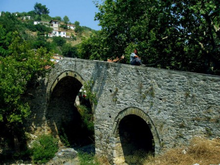 Το γεφύρι της Κάτω Κερασιάς  Χτισμένο το 1886 